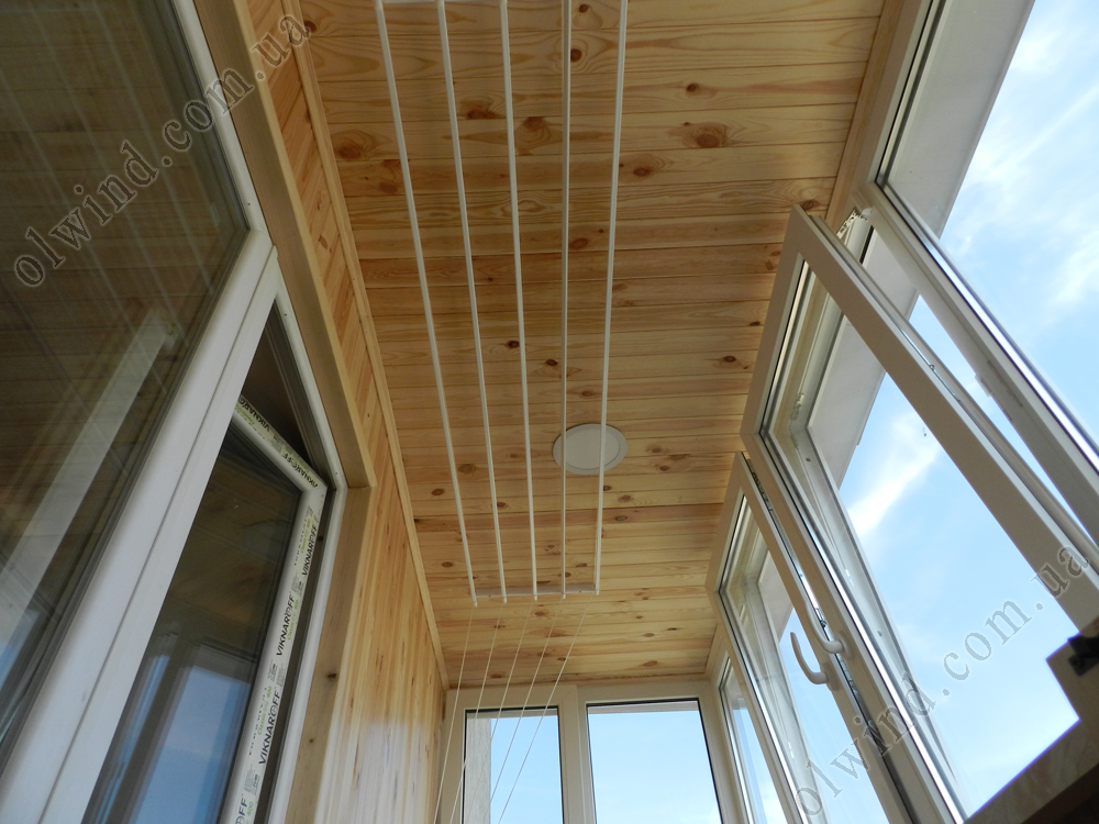 balkon_s_vynosom_po_podokonniku_7.webp